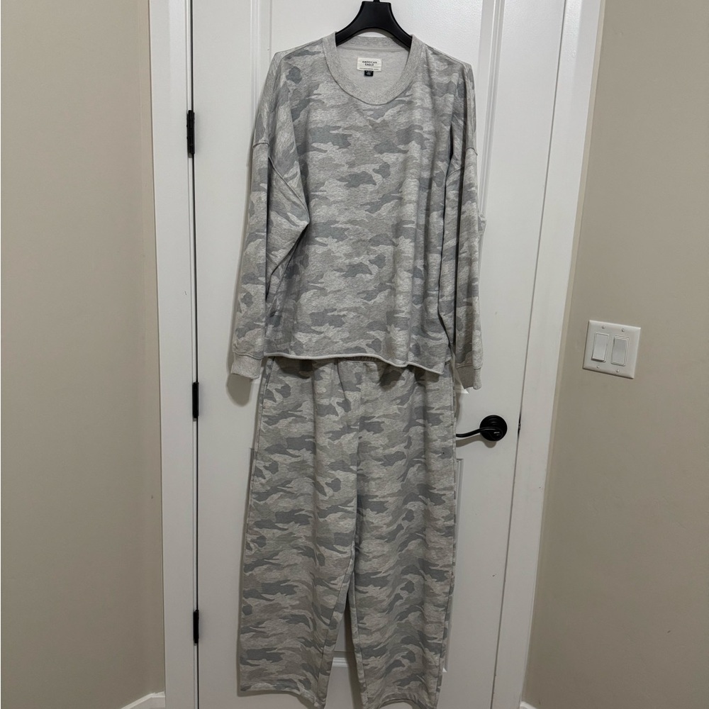 AERIE Camouflage SWEATSHIRT & SWEATPANTS SET. NEW!!!!